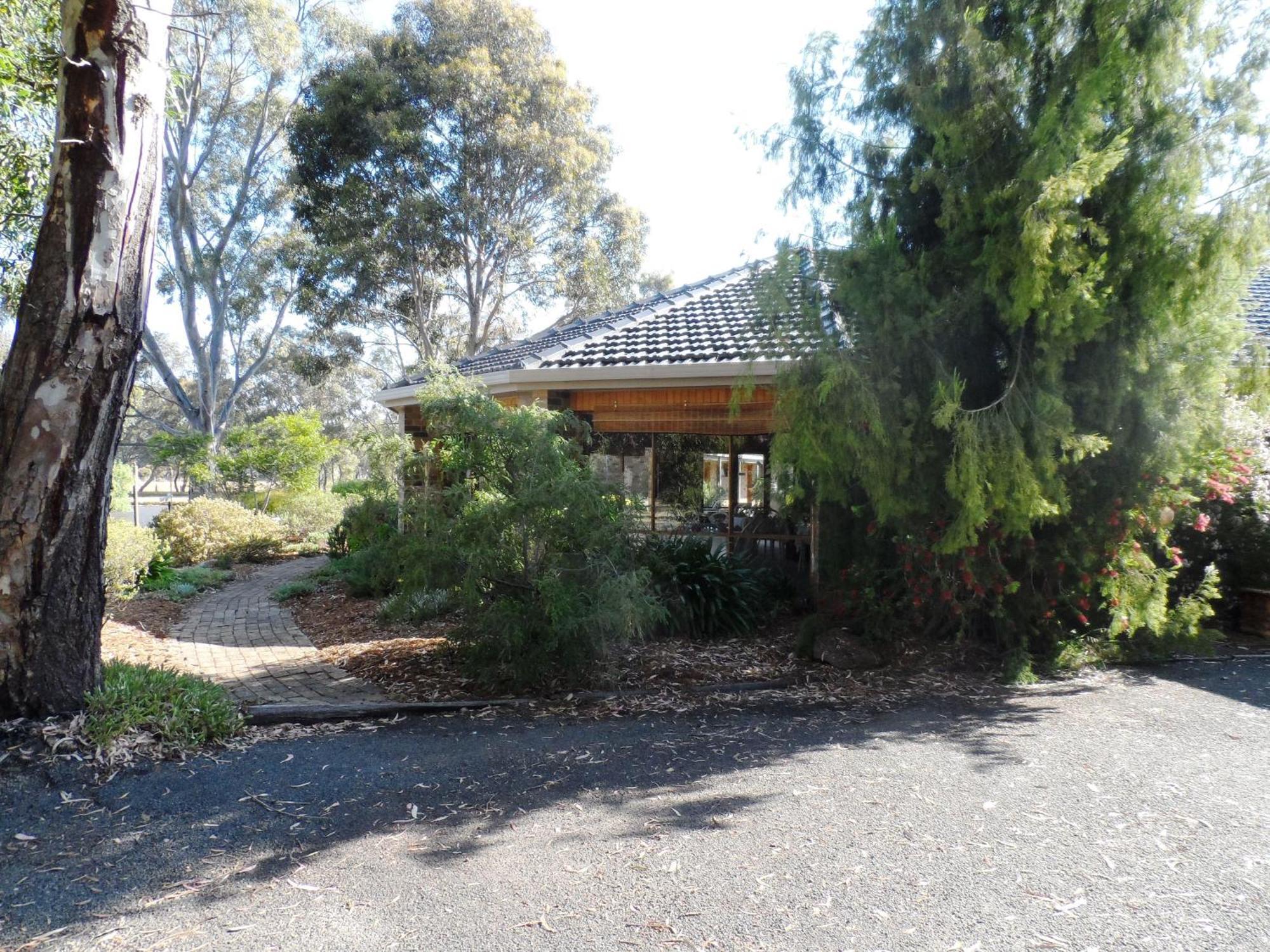 Magdala Motor Lodge&Lakeside Restaurant Stawell Bagian luar foto