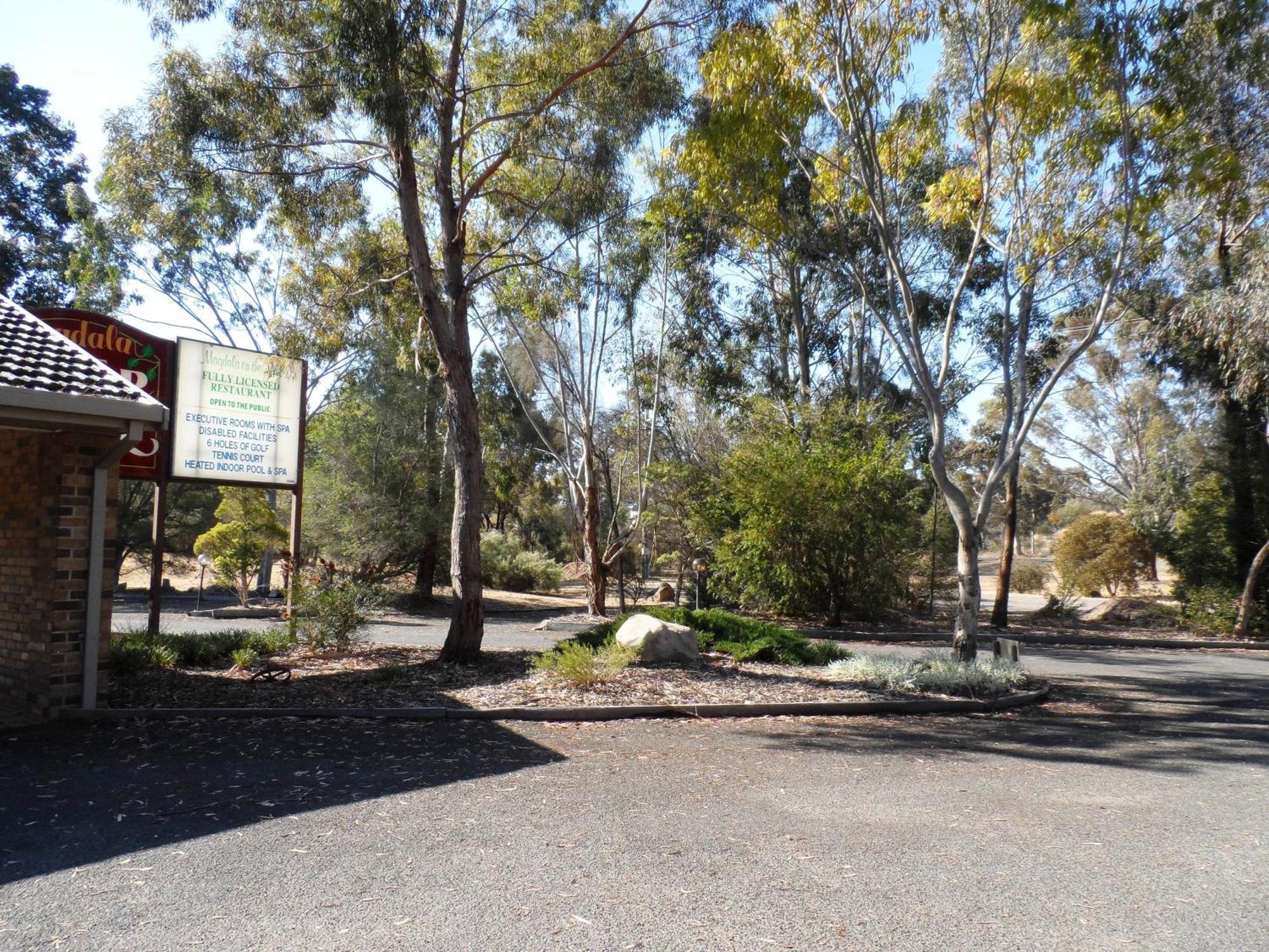 Magdala Motor Lodge&Lakeside Restaurant Stawell Bagian luar foto