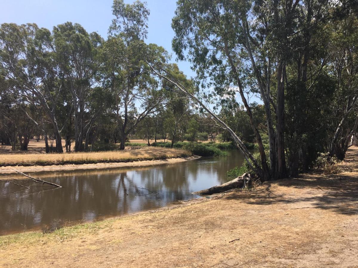 Magdala Motor Lodge&Lakeside Restaurant Stawell Bagian luar foto