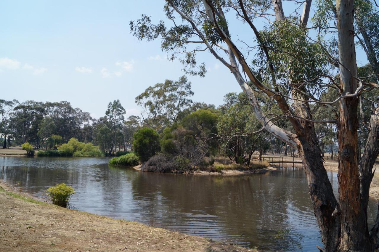 Magdala Motor Lodge&Lakeside Restaurant Stawell Bagian luar foto