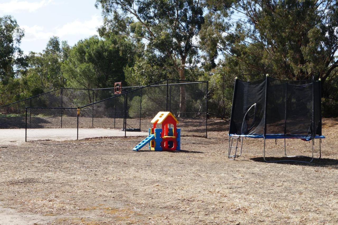 Magdala Motor Lodge&Lakeside Restaurant Stawell Bagian luar foto